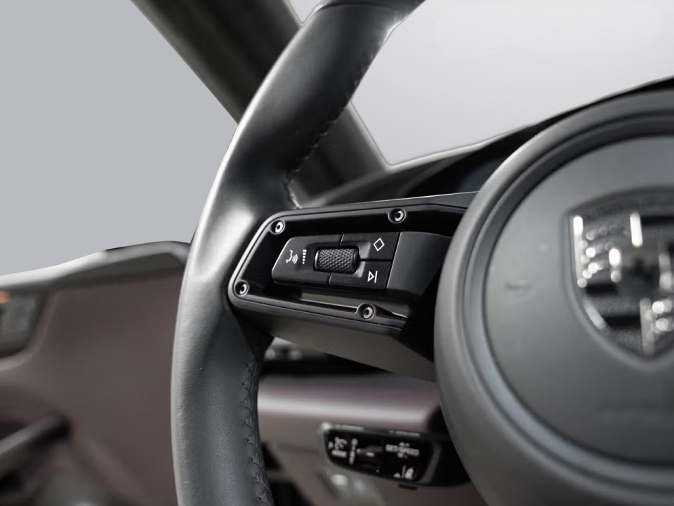 Porsche Macan Turbo - foto 13