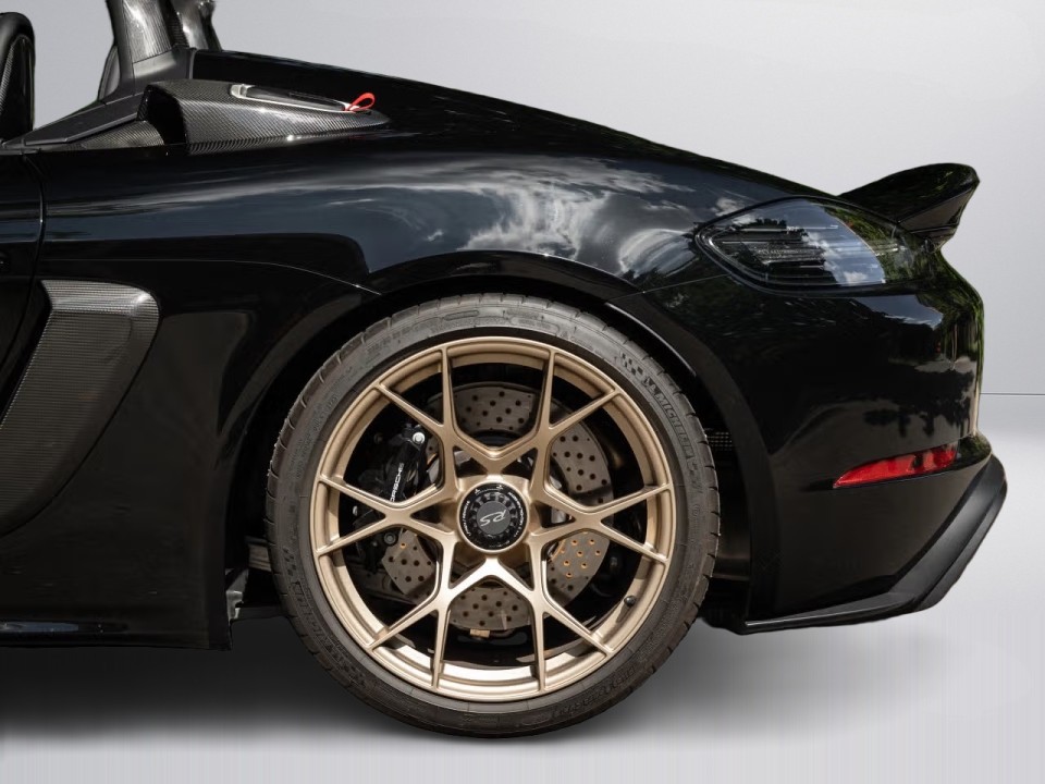Porsche 718 Spyder RS - foto 33