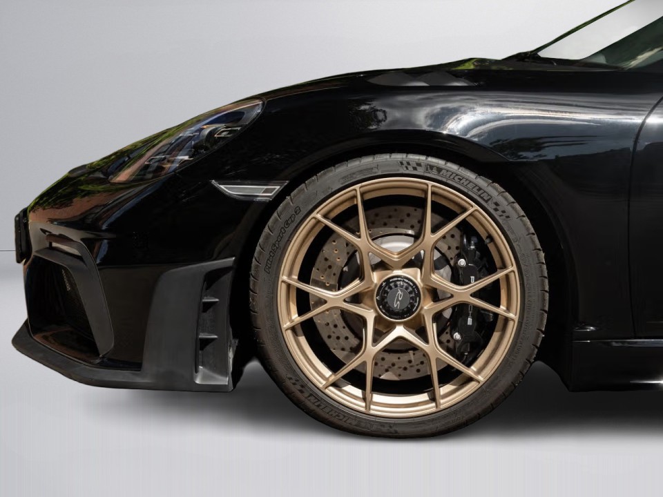 Porsche 718 Spyder RS - foto 32