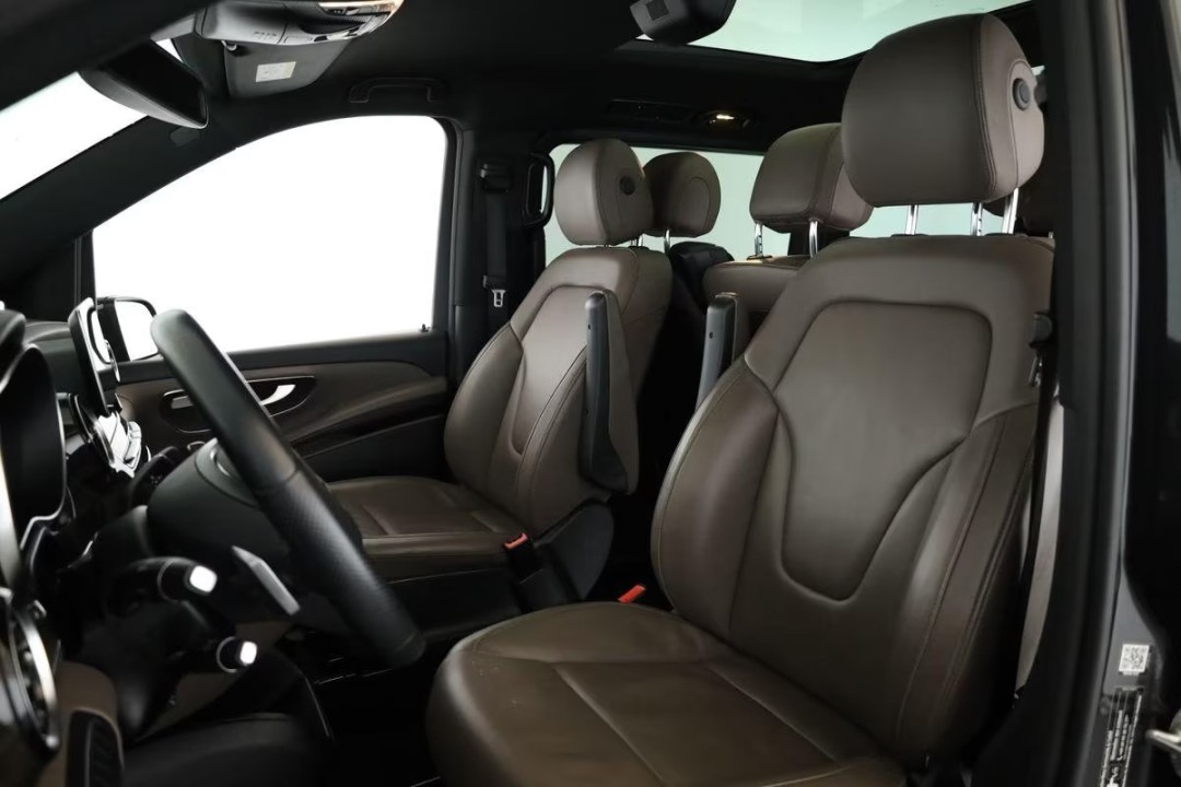 Mercedes-Benz V 300d 4MATIC AMG - foto 11