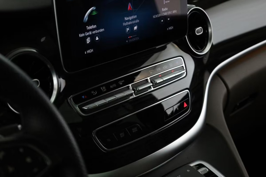 Mercedes-Benz V 300d 4MATIC AMG - foto 21