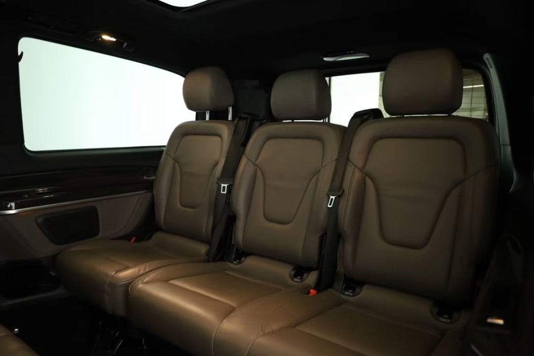 Mercedes-Benz V 300d 4MATIC AMG - foto 12