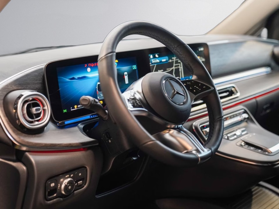 MERCEDES-BENZ V-Class 2024 — imagine 15