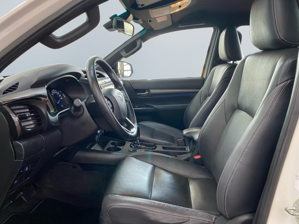 Toyota Hilux 2.8D Invincible - foto 12