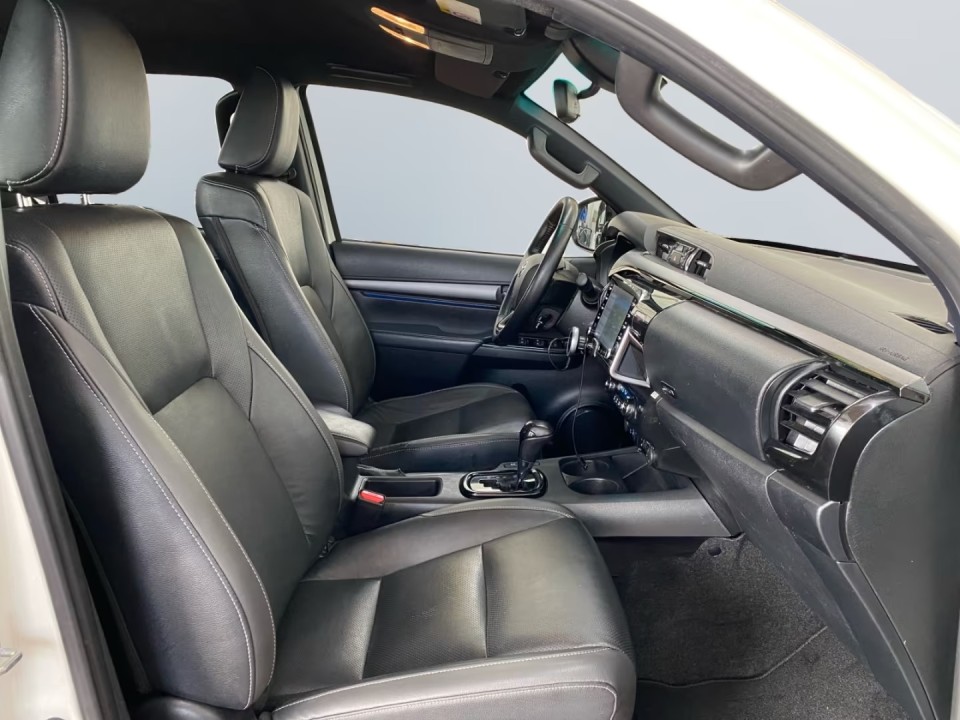 Toyota Hilux 2.8D Invincible - foto 13