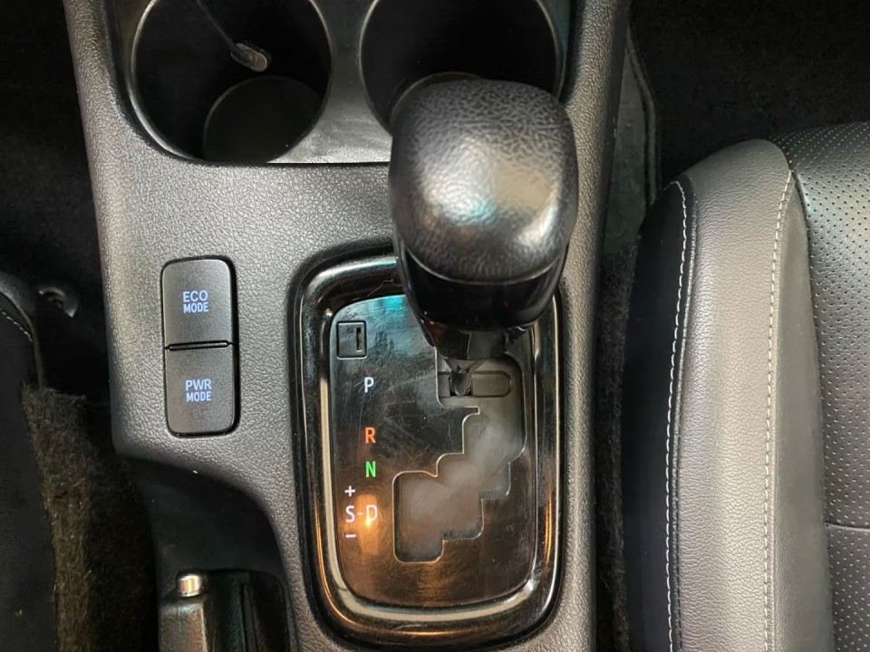 Toyota Hilux 2.8D Invincible - foto 18