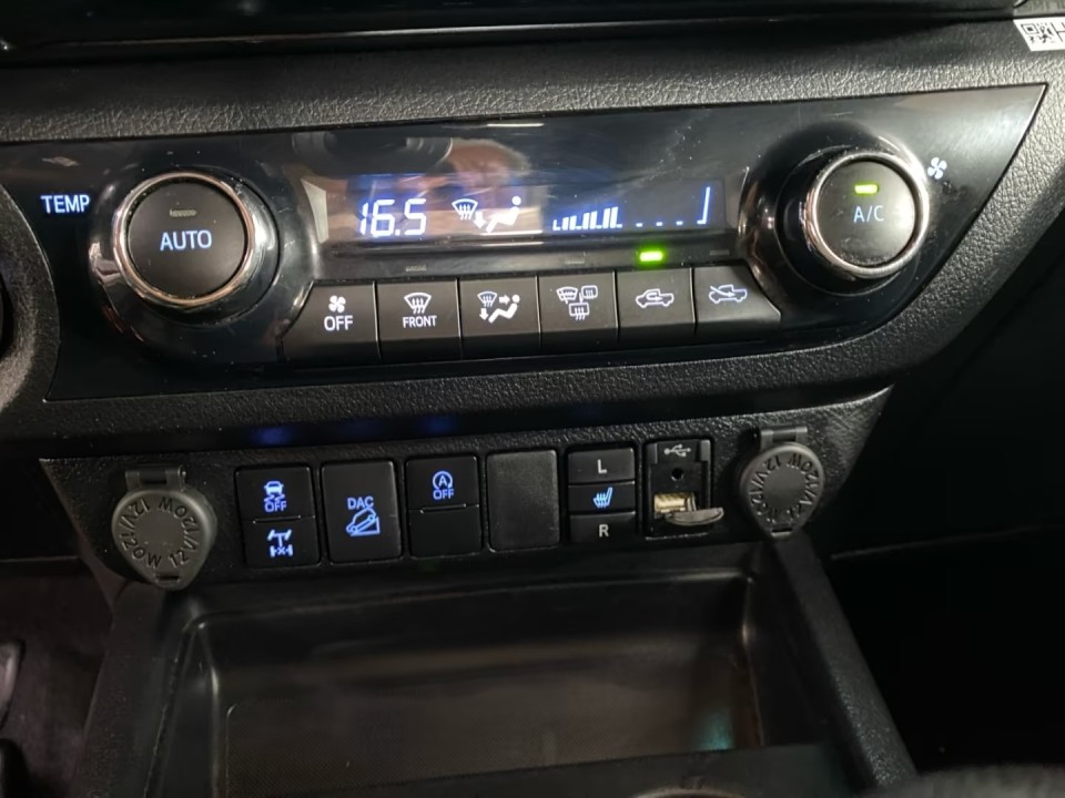Toyota Hilux 2.8D Invincible - foto 19