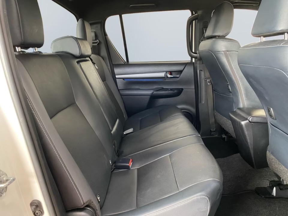 Toyota Hilux 2.8D Invincible - foto 21