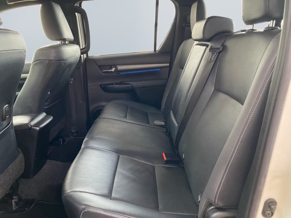 Toyota Hilux 2.8D Invincible - foto 22