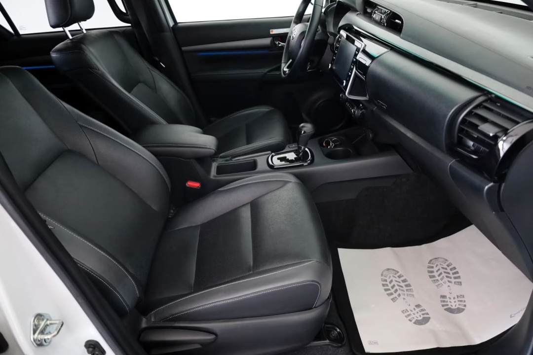 Toyota Hilux 2.8D Invincible - foto 17