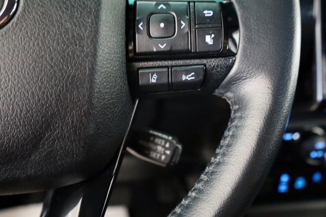 Toyota Hilux 2.8D Invincible - foto 18