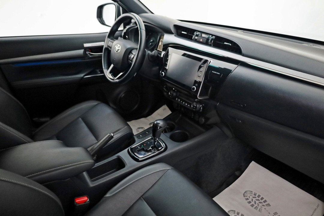 Toyota Hilux 2.8D Invincible - foto 14