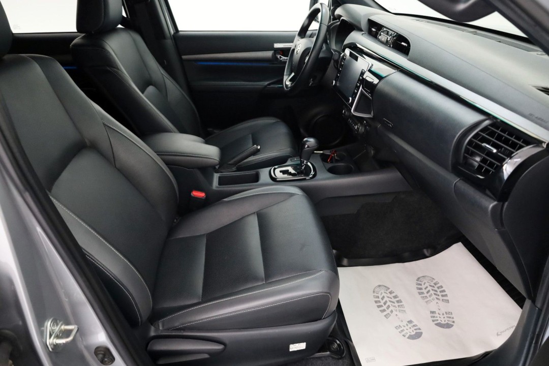 Toyota Hilux 2.8D Invincible - foto 13