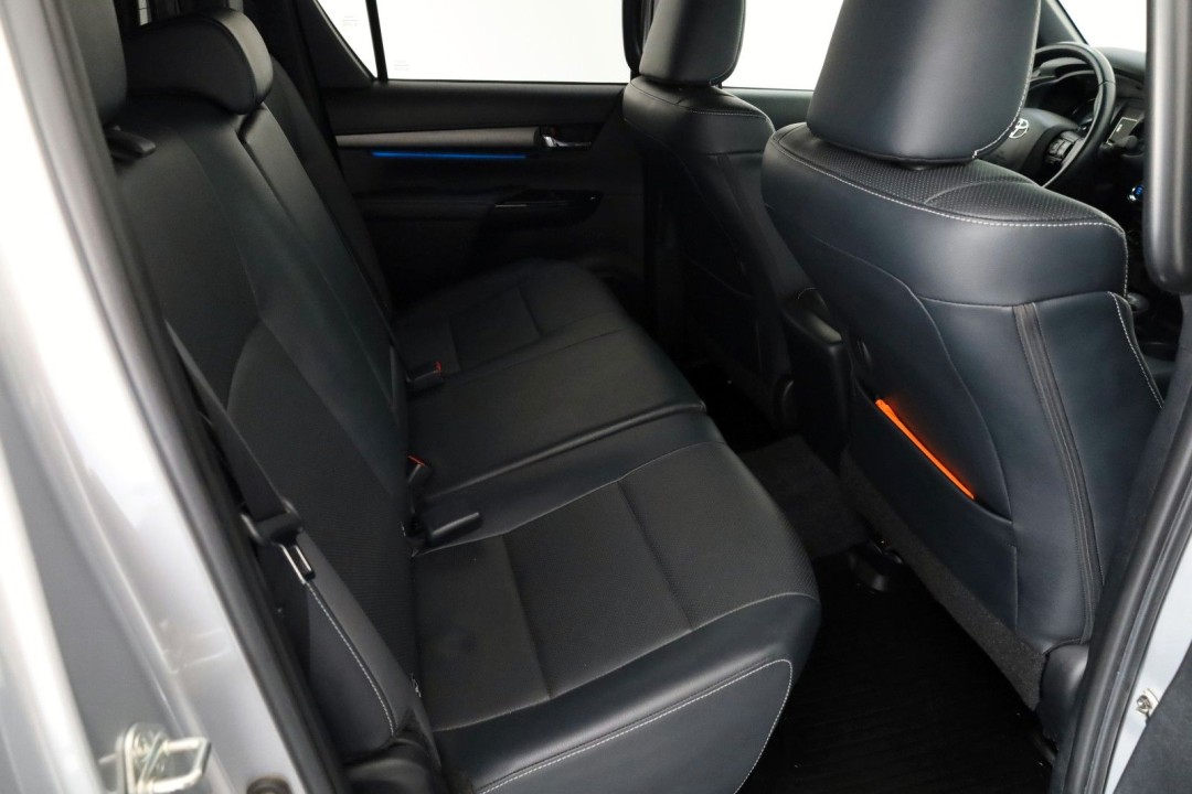 Toyota Hilux 2.8D Invincible - foto 12