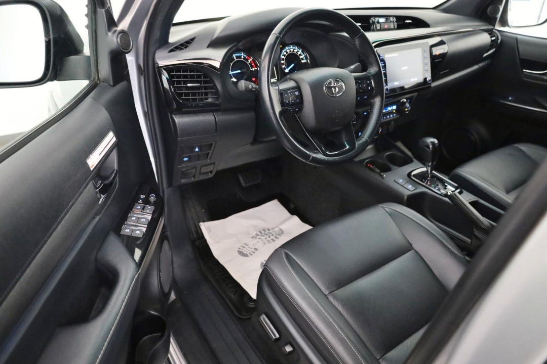 Toyota Hilux 2.8D Invincible - foto 11