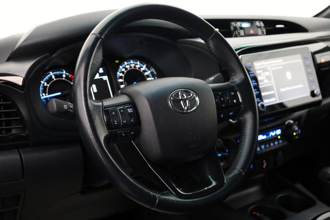 Toyota Hilux 2.8D Invincible - foto 17