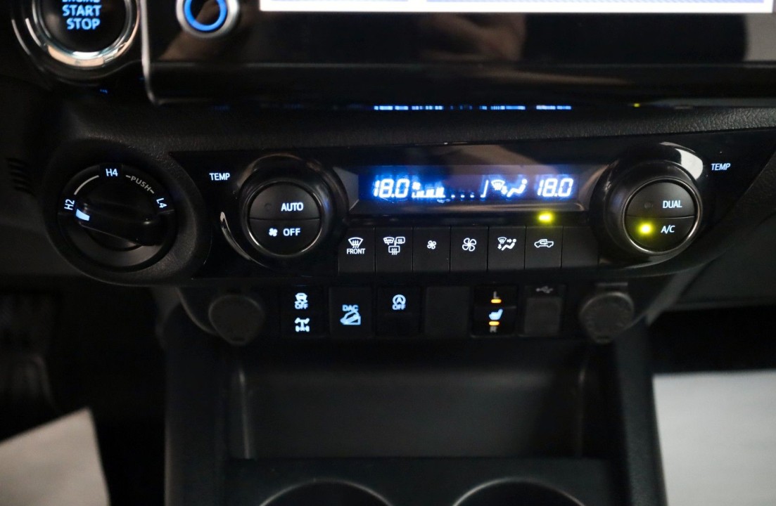 Toyota Hilux 2.8D Invincible - foto 18