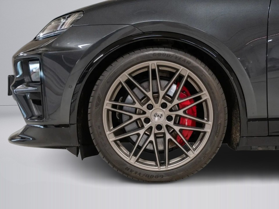 Porsche Macan Turbo - foto 34