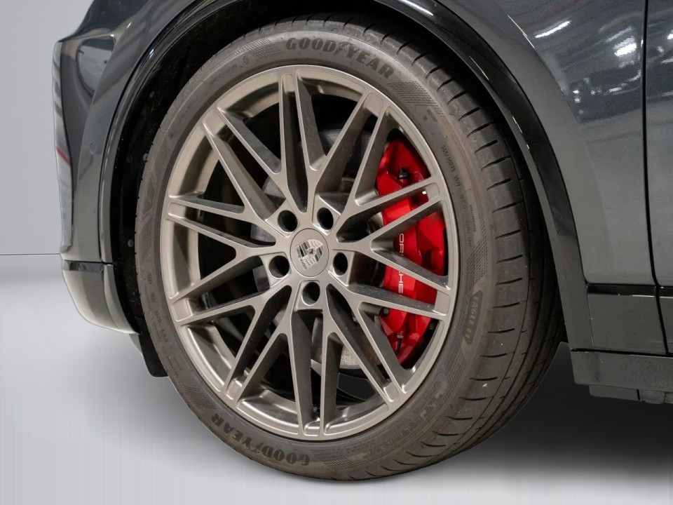 Porsche Macan Turbo - foto 35