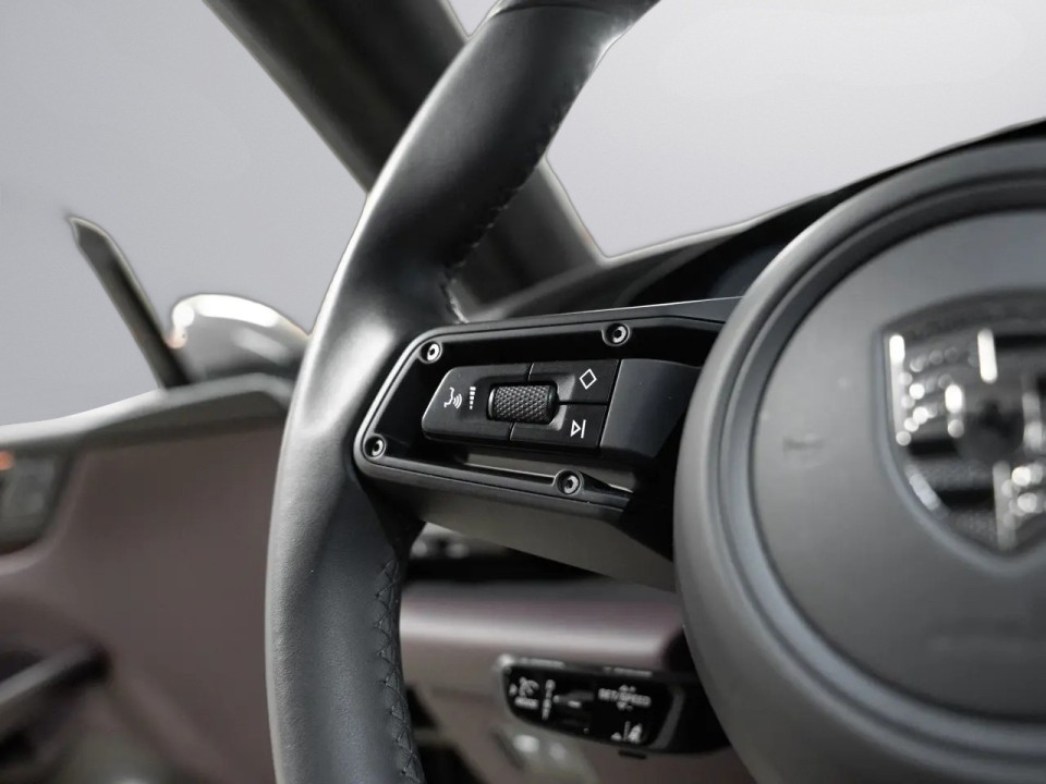 Porsche Macan Turbo - foto 10