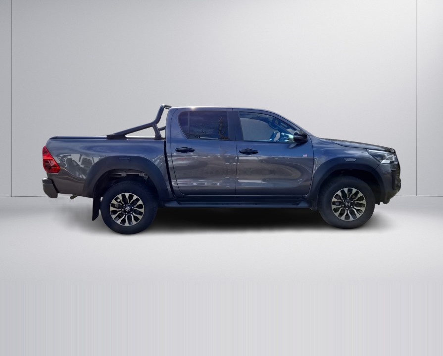 TOYOTA Hilux 2023 — imagine 2