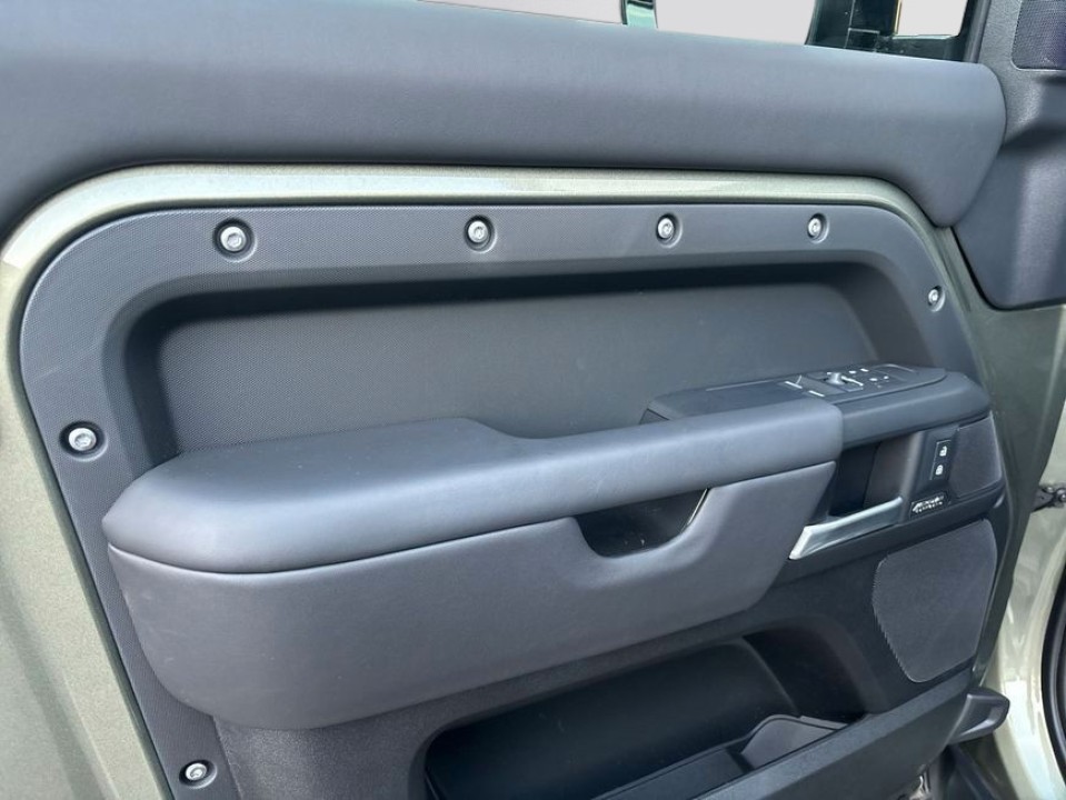 Land Rover Defender 90 D300 X-Dynamic HSE - foto 18