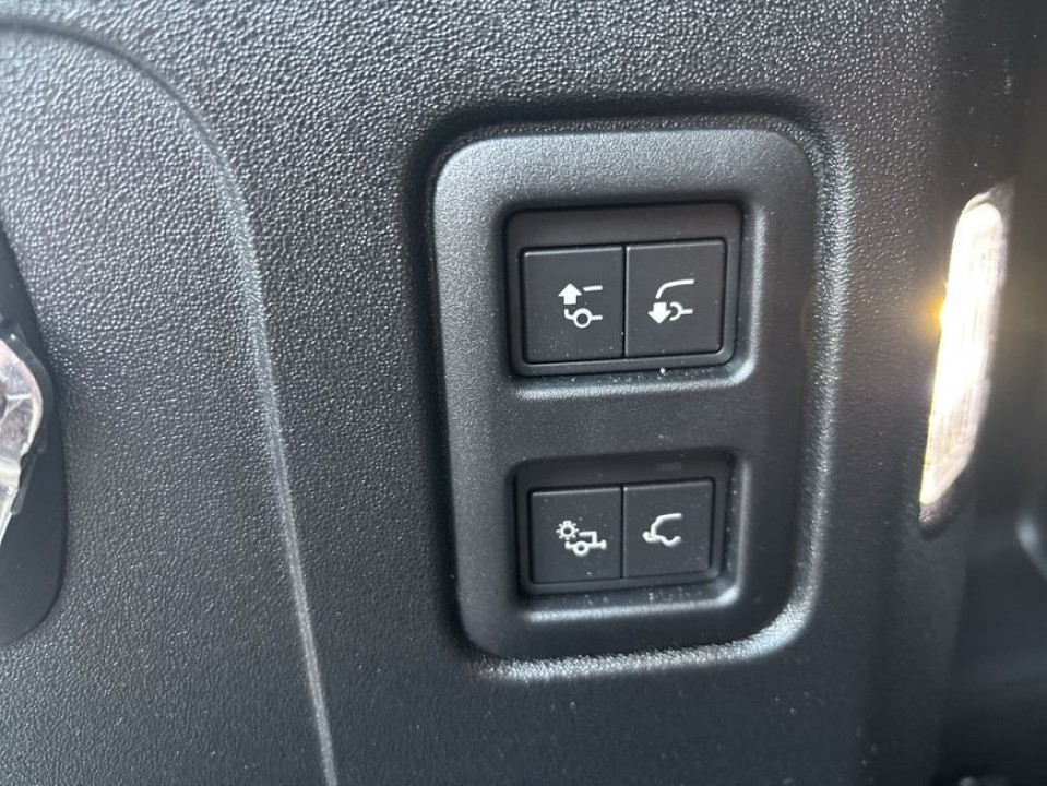 Land Rover Defender 90 D300 X-Dynamic HSE - foto 17