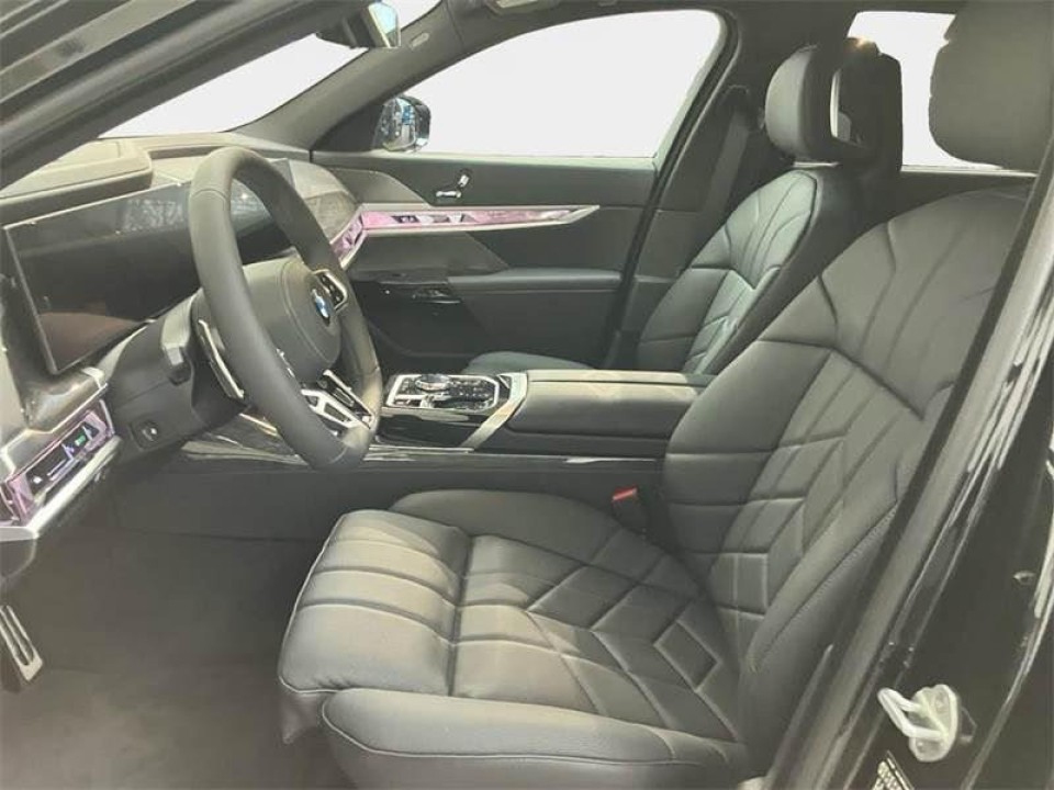 BMW Seria 7 xDrive740d - foto 13