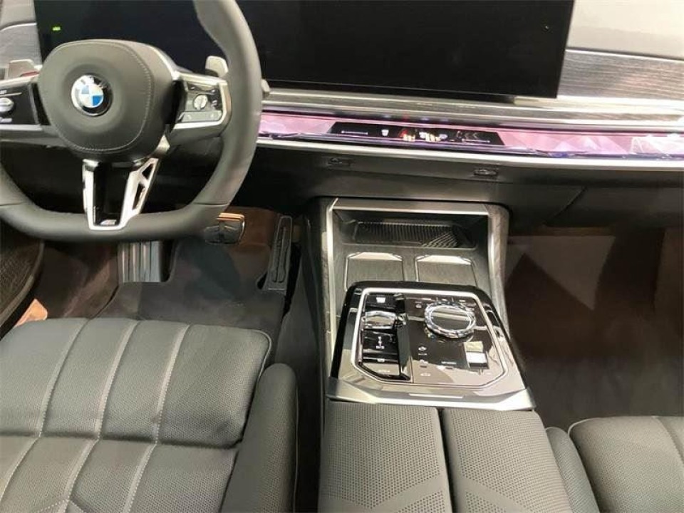 BMW Seria 7 xDrive740d - foto 12
