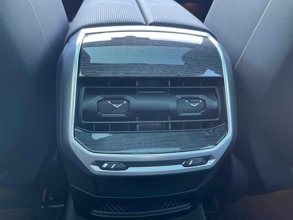 BMW Seria 7 xDrive740d - foto 17