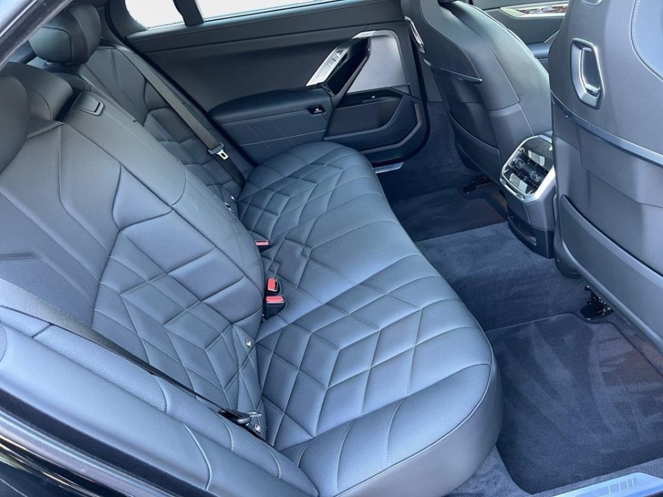 BMW Seria 7 xDrive740d - foto 18