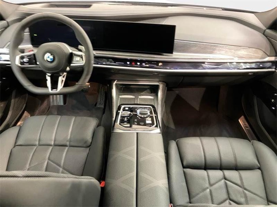 BMW Seria 7 xDrive740d - foto 11