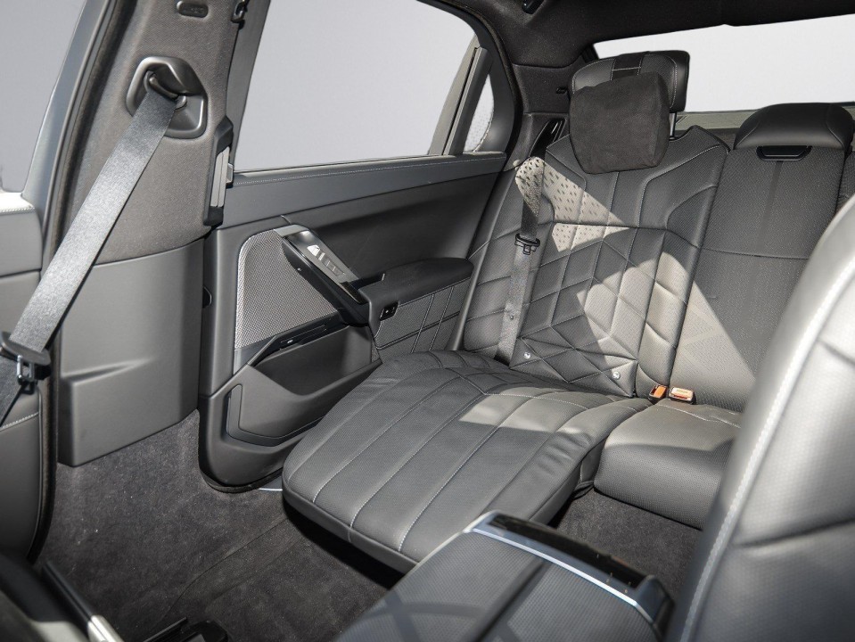 BMW Seria 7 740d xDrive - foto 11