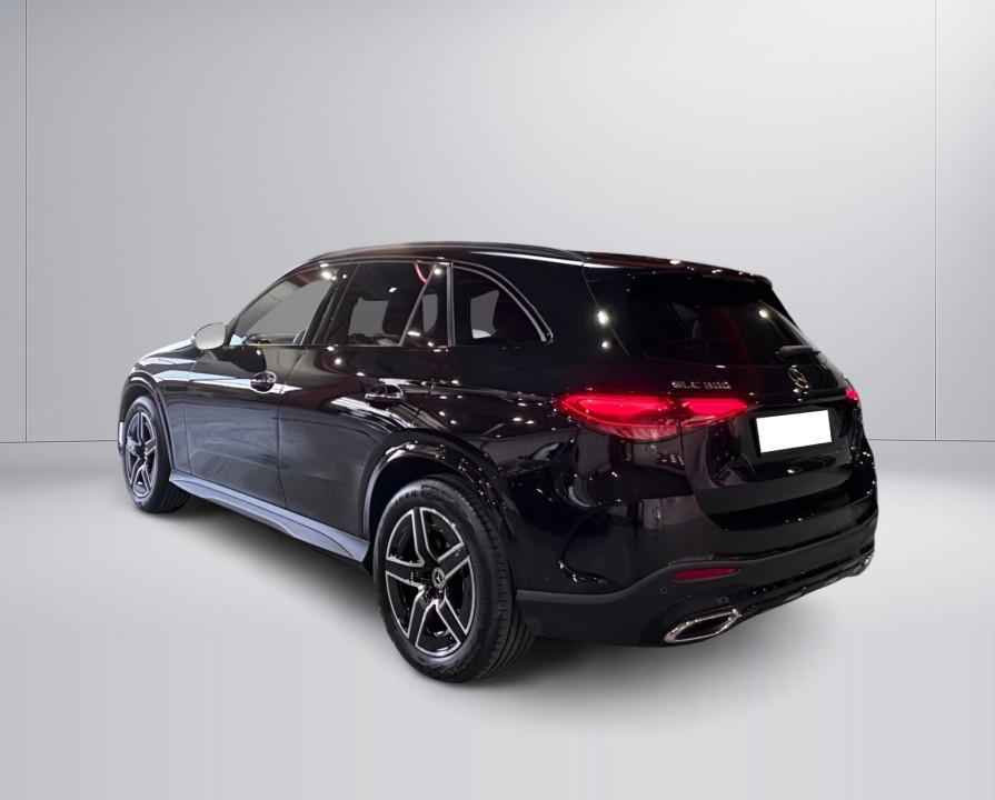 Mercedes-Benz GLC 300 4MATIC AMG (5)