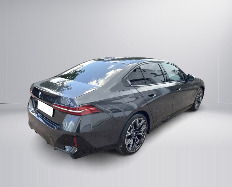 BMW Seria 5 520d M-Sport (2)