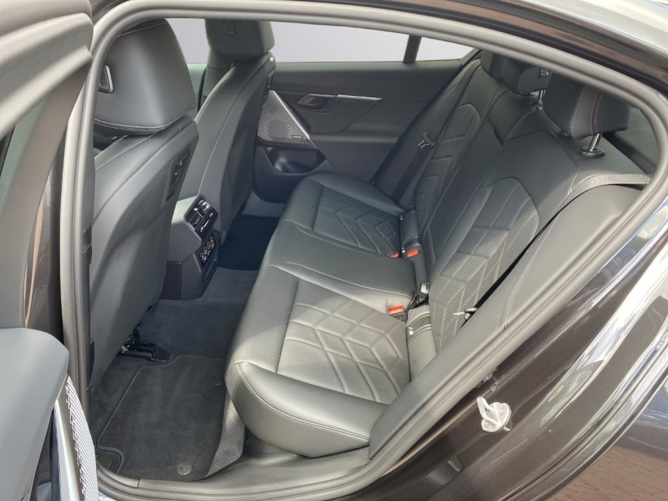 BMW Seria 5 520d M-Sport - foto 11