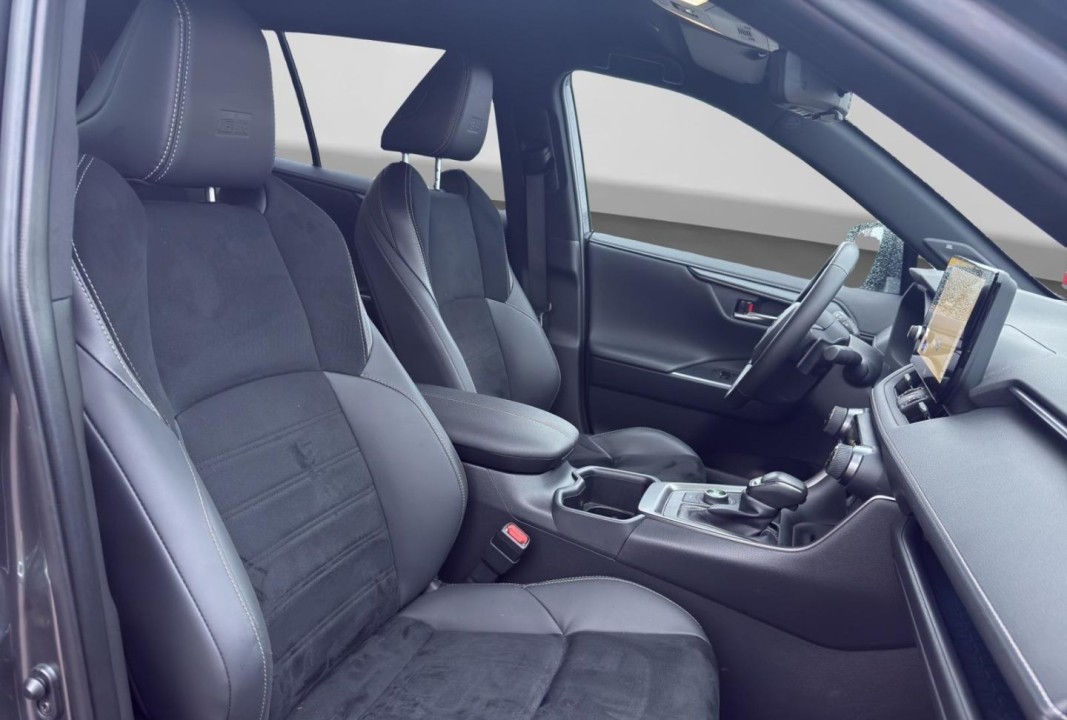 Toyota RAV4 - foto 9