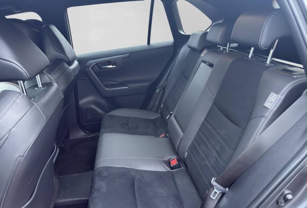 Toyota RAV4 - foto 8