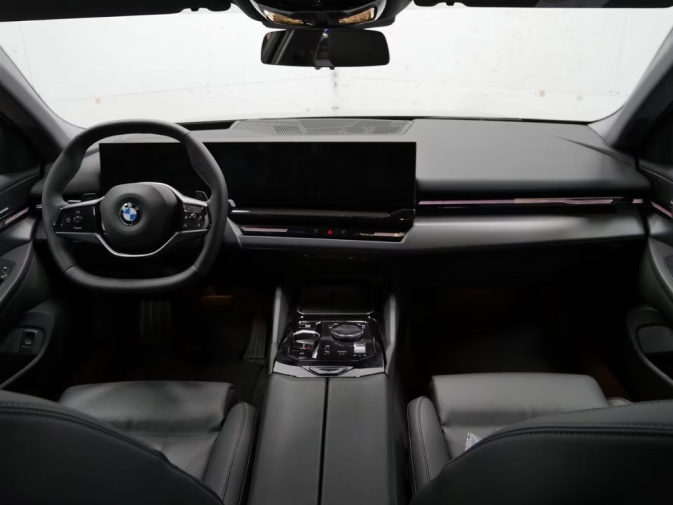 BMW Seria 5 520d xDrive (5)