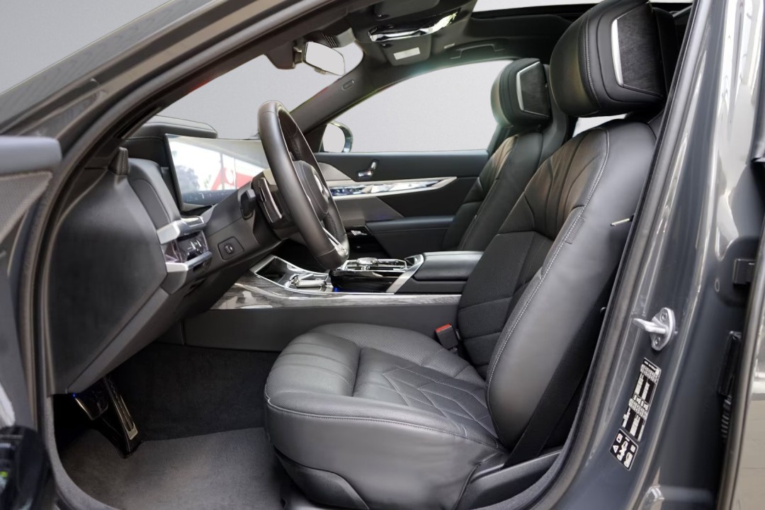 BMW Seria 7 740d xDrive M-Sport - foto 29