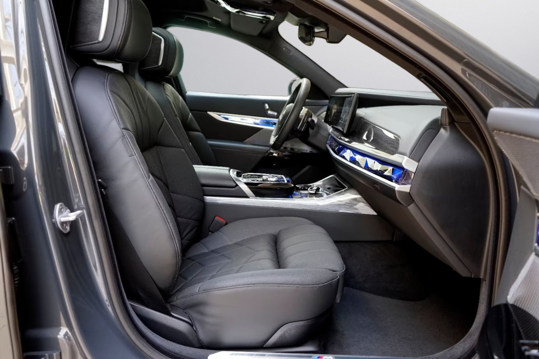BMW Seria 7 740d xDrive M-Sport - foto 30