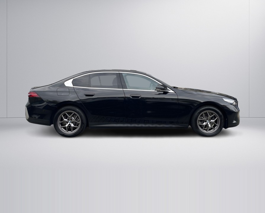 BMW Seria 5 520i (2)