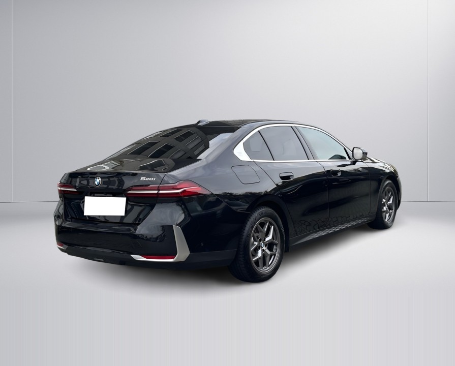 BMW Seria 5 520i (3)