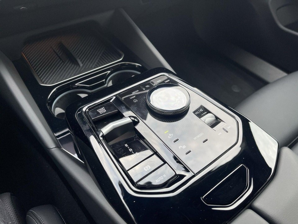 BMW Seria 5 520i - foto 13