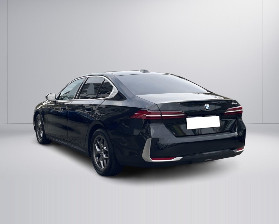 BMW Seria 5 520i (5)