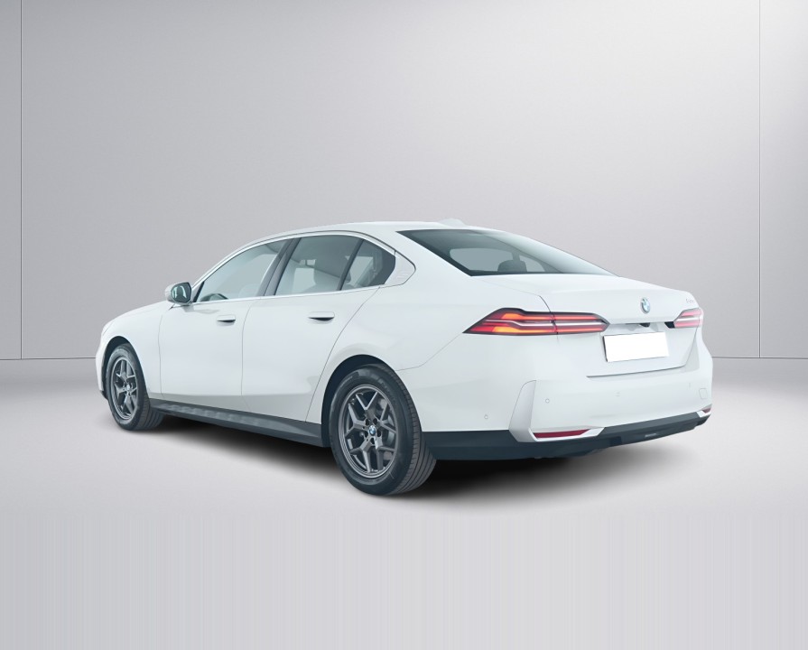 BMW Seria 5 520i (5)