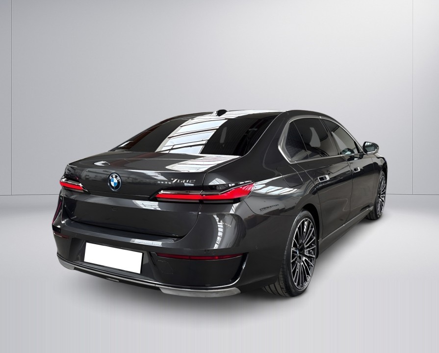 BMW Seria 7 750e xDrive (4)
