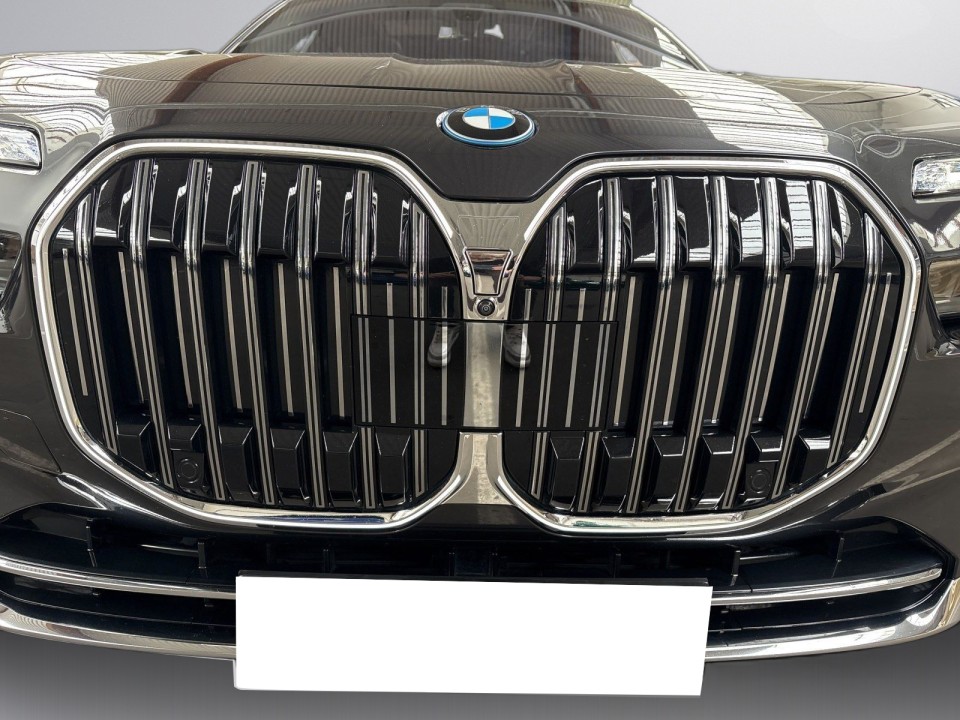 BMW Seria 7 750e xDrive - foto 17