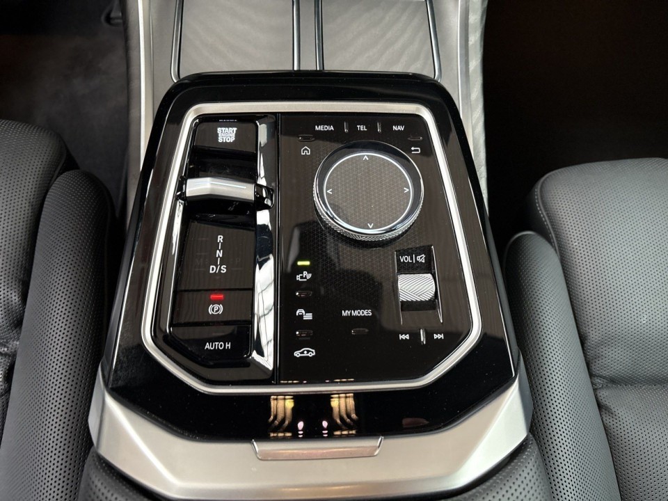 BMW Seria 7 750e xDrive - foto 10