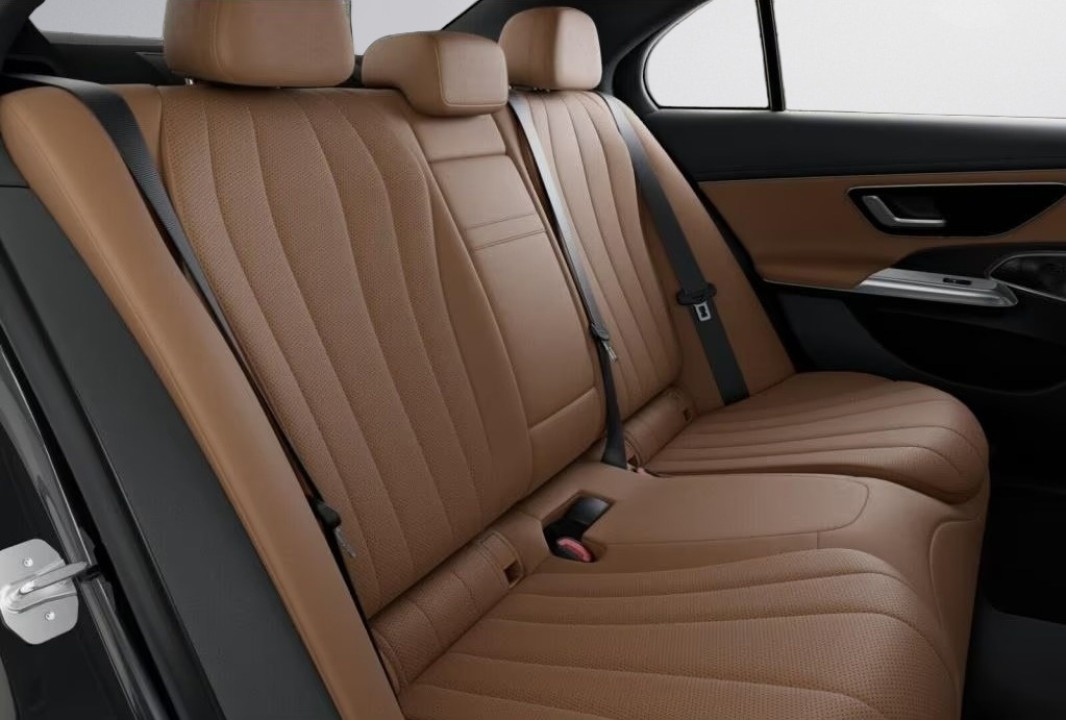 Mercedes-Benz E 200 4MATIC AMG Line - foto 9